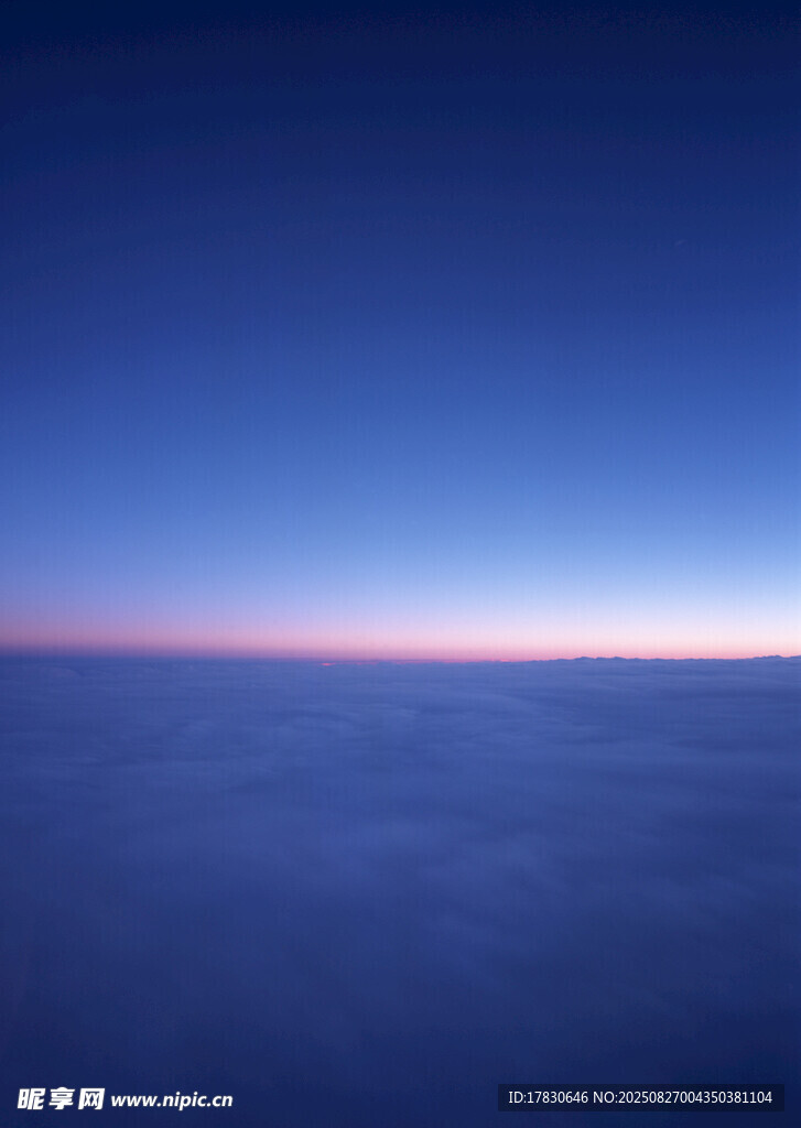高空云海日出壮丽景观