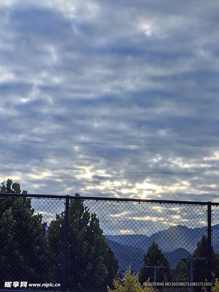 山间云景