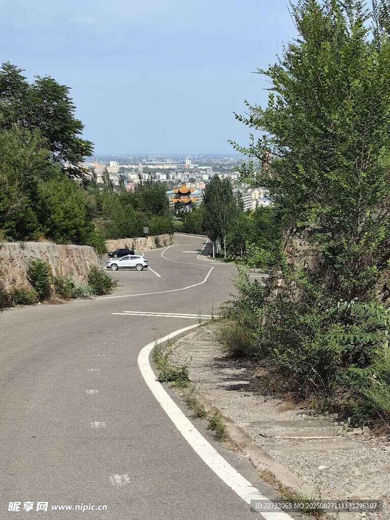 蜿蜒山路