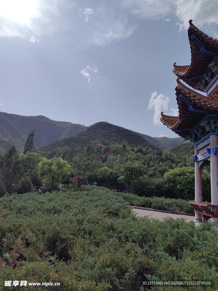 山间古亭