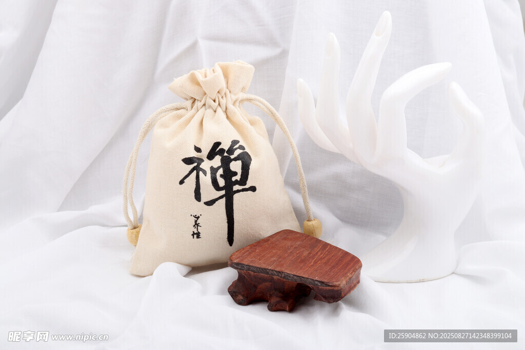禅意布袋与木质物件