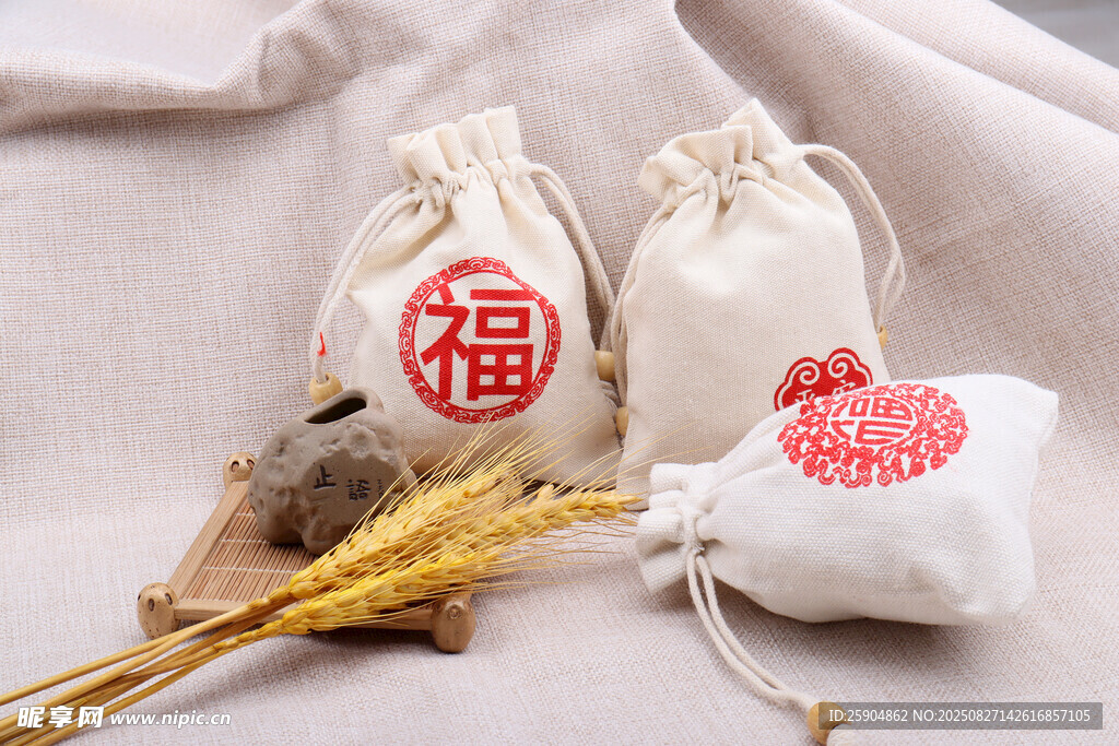 福字香囊与麦穗装饰