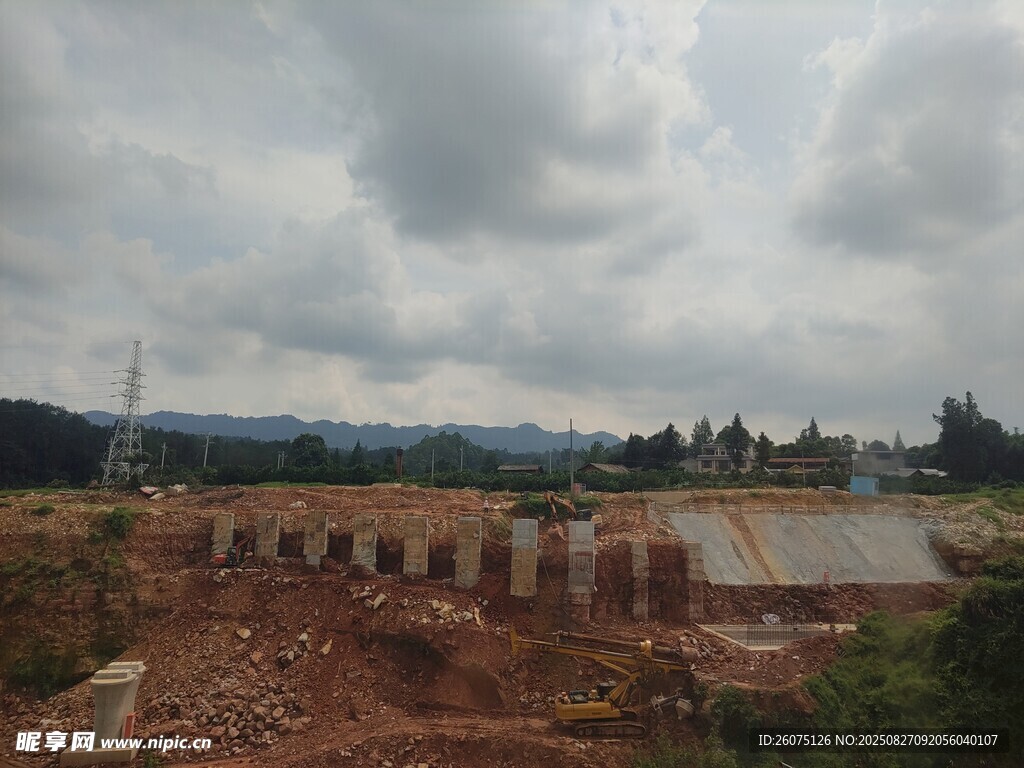 郊外工地施工场景