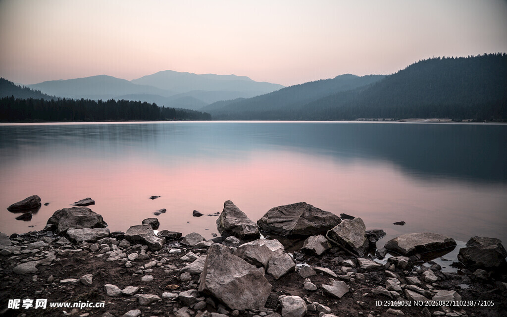 湖畔黄昏 静美湖岸风景