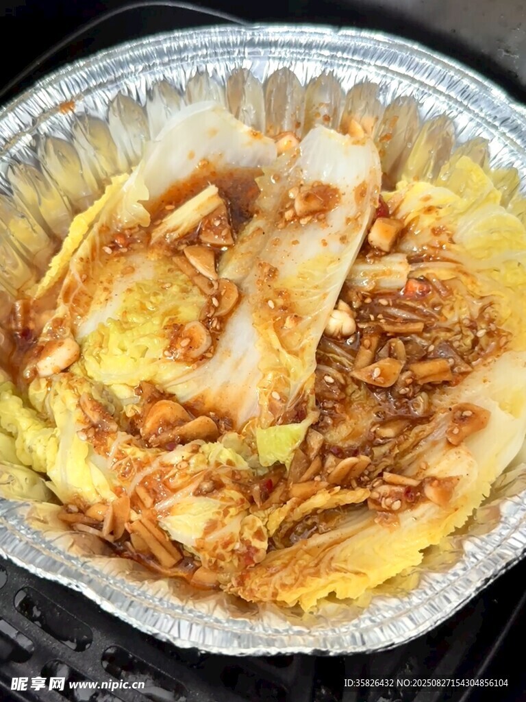 锡纸包裹的美味蒜末白菜