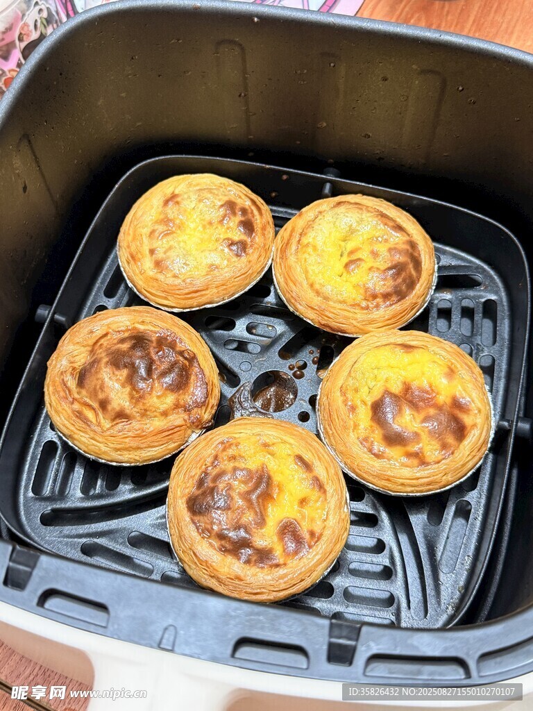 空气炸锅中的美味蛋挞