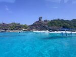 美丽海岛蓝色清澈海域