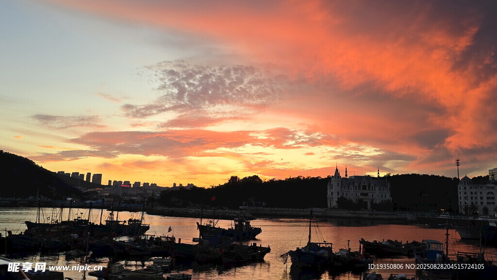 海港绚丽晚霞美景