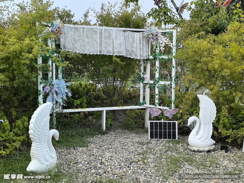 户外花园梦幻装饰场景