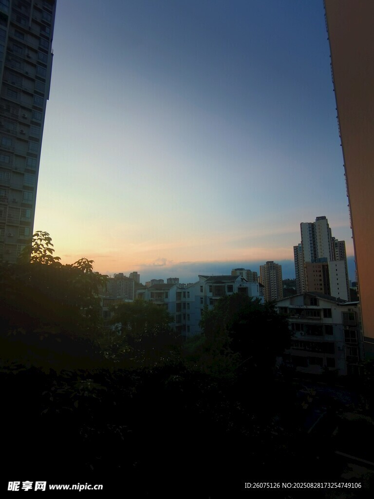 城市黄昏天际线景观