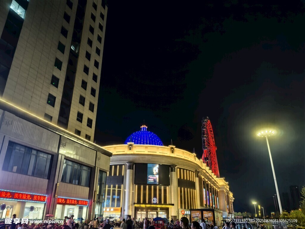 城市夜景中的特色建筑