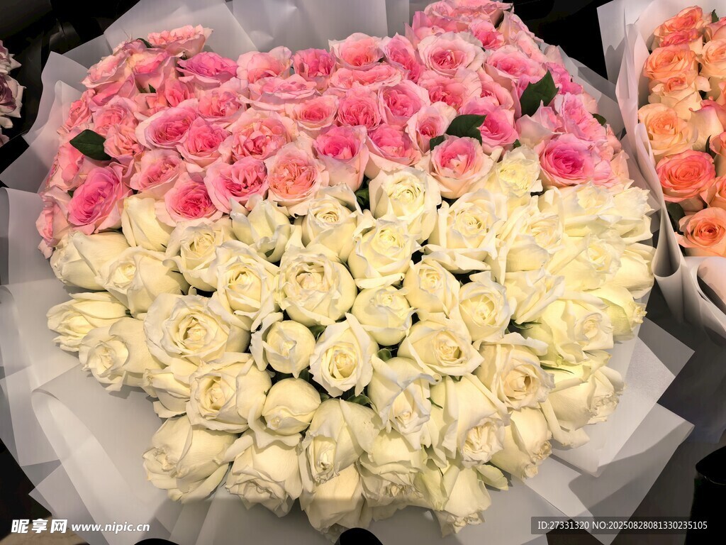 心形双色玫瑰花束