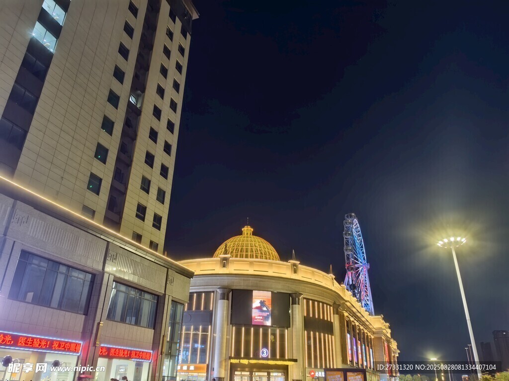 城市夜景中的特色建筑