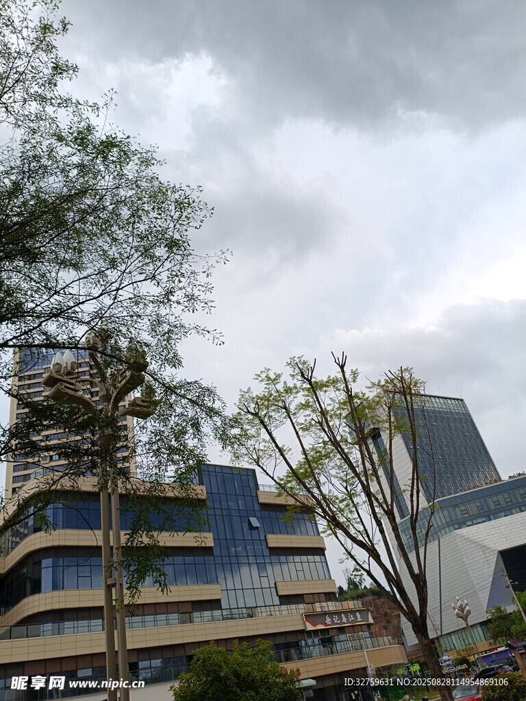 城市中现代风格建筑景观