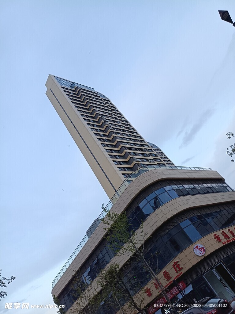 高耸城市建筑外观