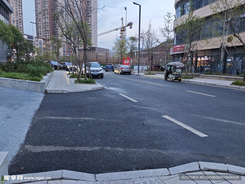 城市街道空旷景象