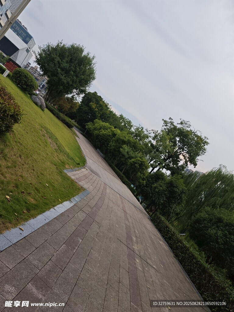 乡村蜿蜒小路风景