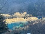 九寨沟 秀丽山水间的澄澈湖泊图