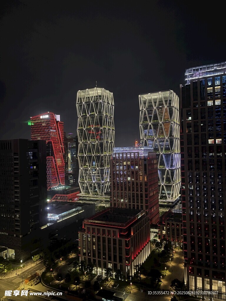 城市璀璨夜景俯瞰图
