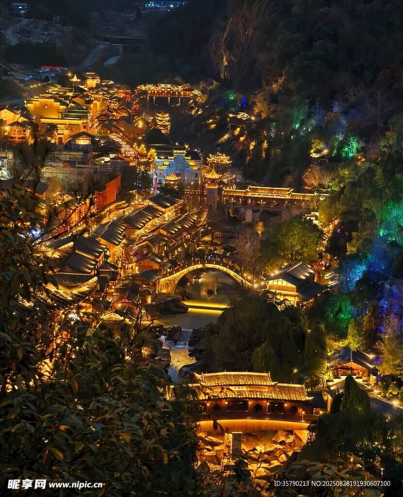梦幻夜景中的璀璨古建筑群