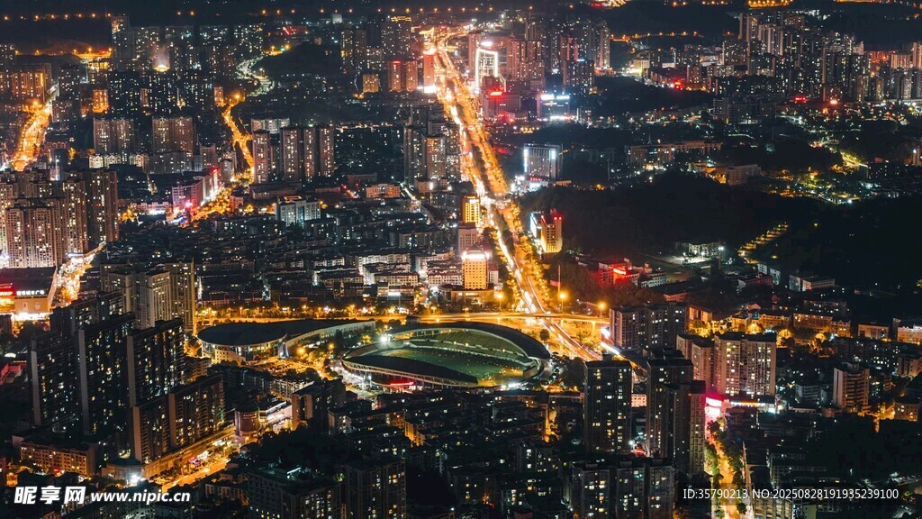 城市璀璨夜景俯瞰图