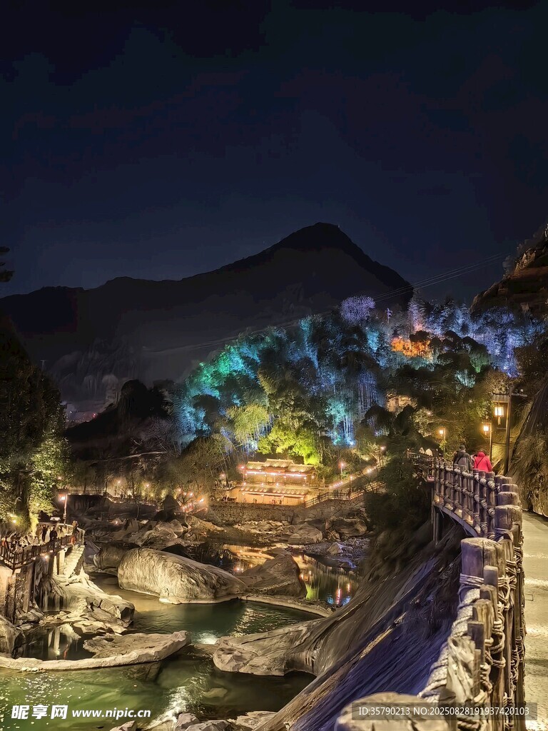 夜晚景区绚丽灯光景观