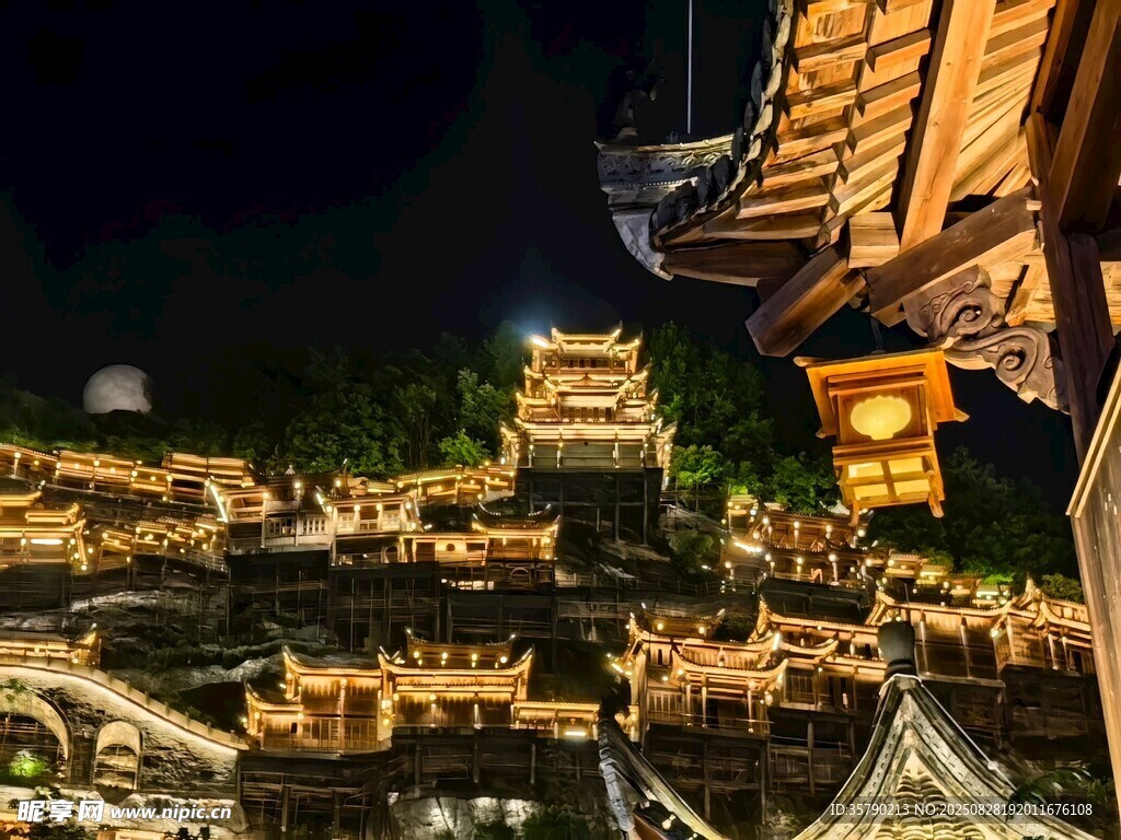 凤凰古城夜景古建筑之美