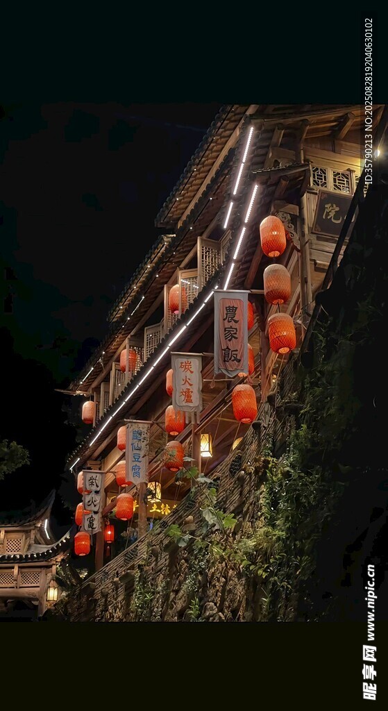古楼挂红灯笼夜景图