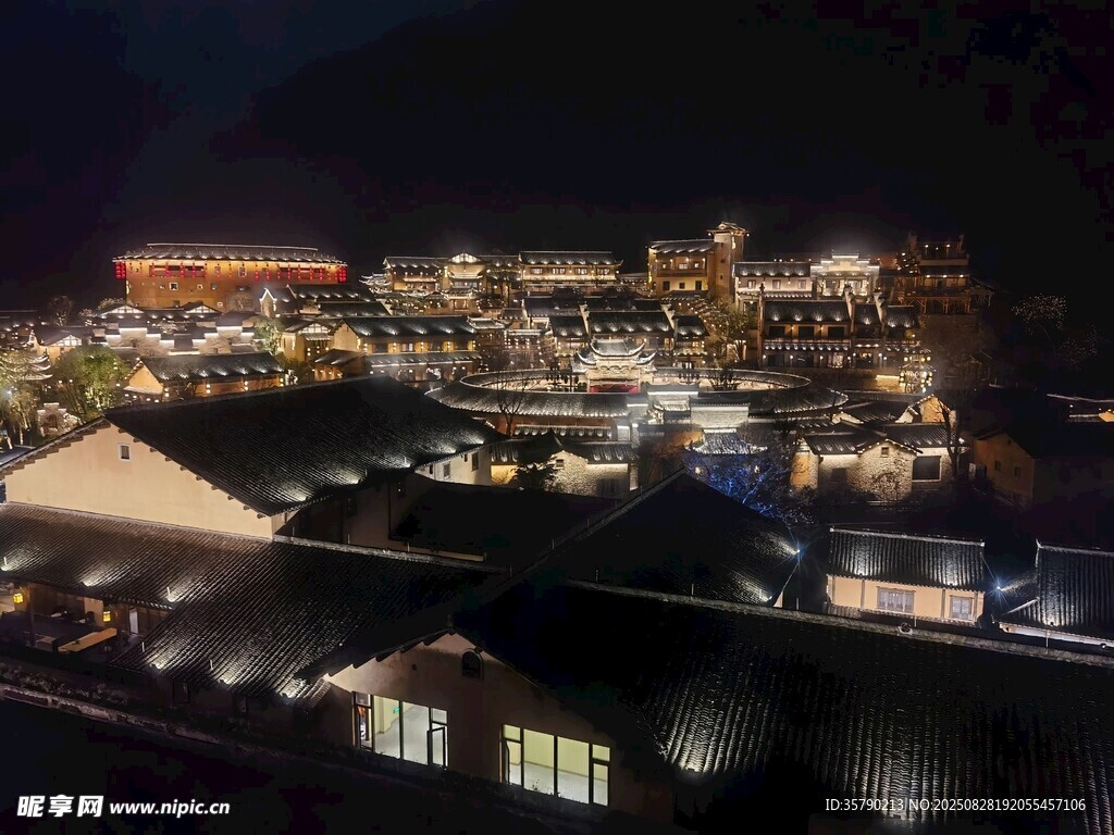 山城夜景璀璨灯火迷人