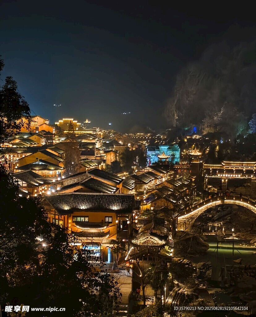 古城璀璨夜景