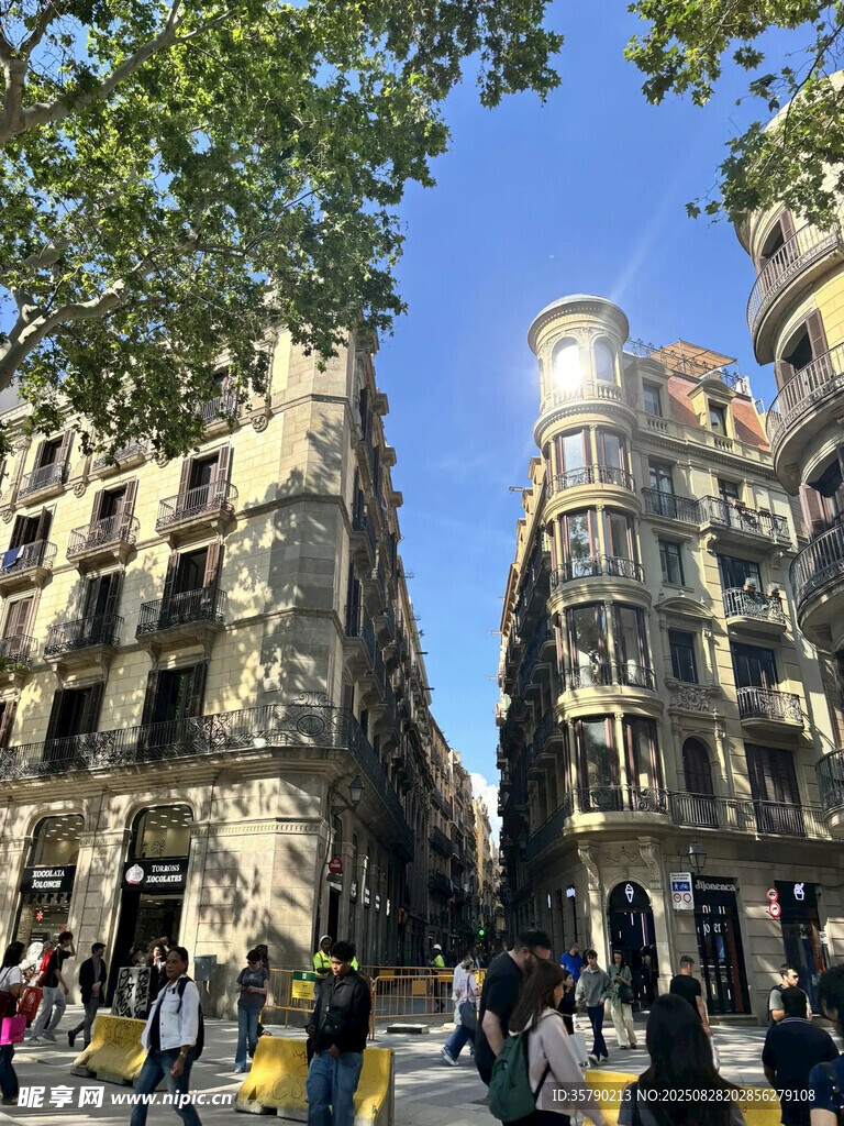 巴塞罗那街头建筑景观