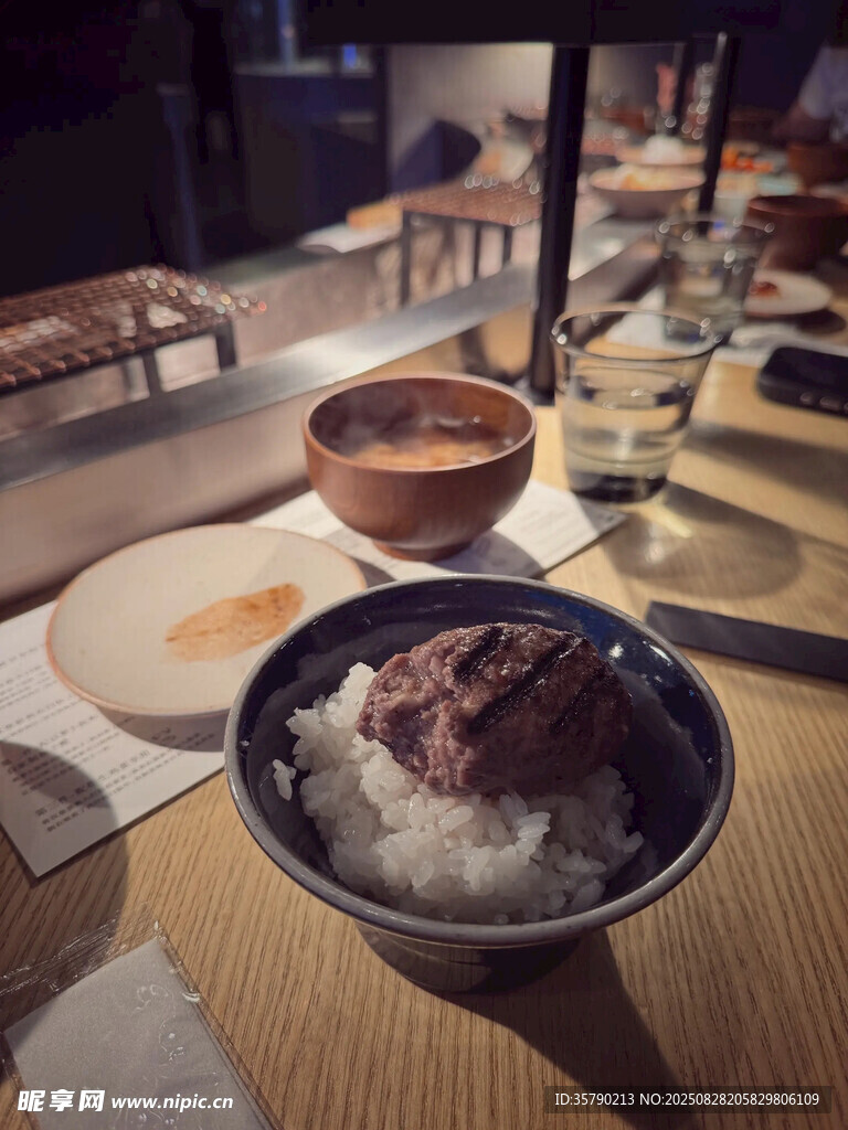美味牛肉盖饭诱人呈现