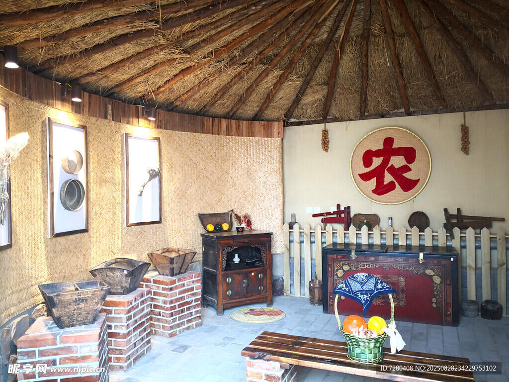 传统蒙古包内景展示