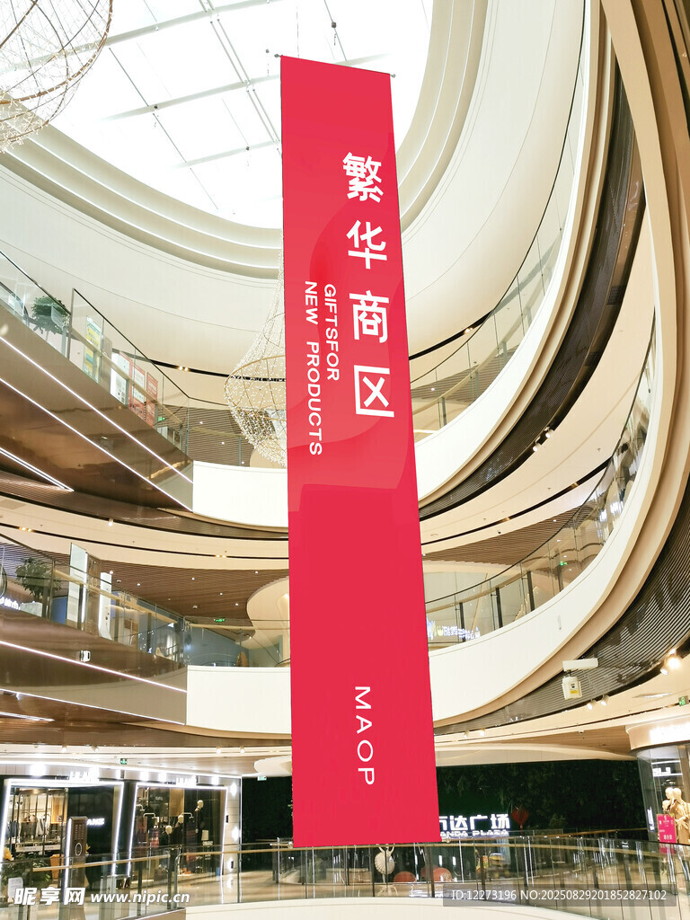 商场内竖立的红色指示牌