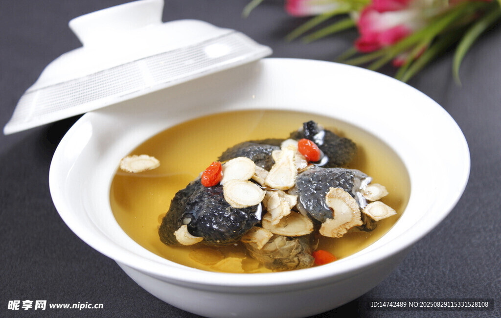 滋补乌鸡菌菇汤