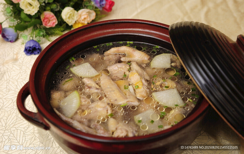 砂锅土鸡汤