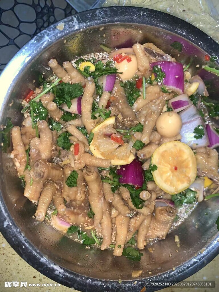 美味酸辣无骨鸡爪