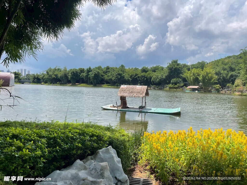 湖畔美景