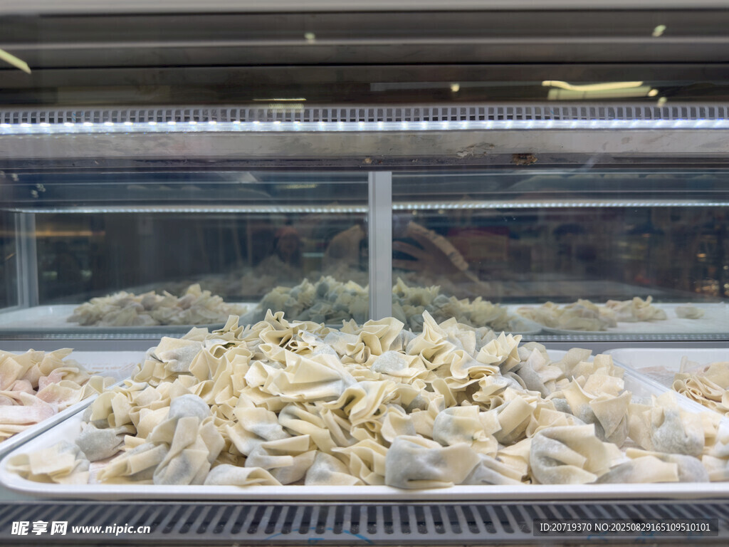 冷藏柜中的馄饨