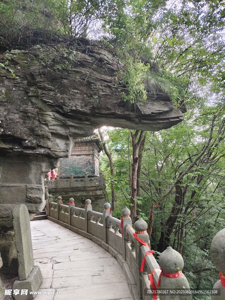 古雅山间小道景致