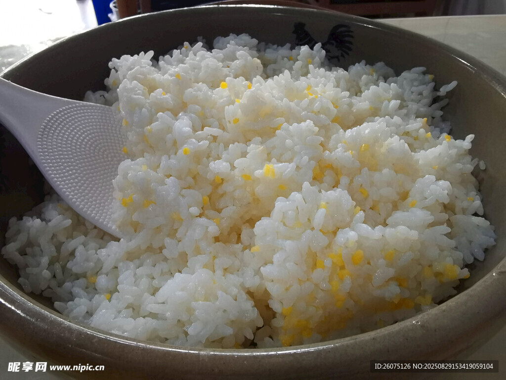 一碗香甜玉米米饭