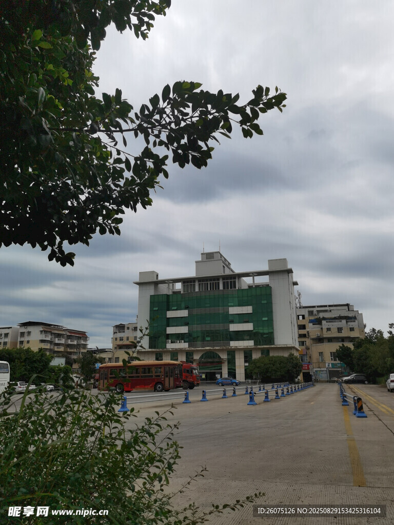 广场及办公楼景观