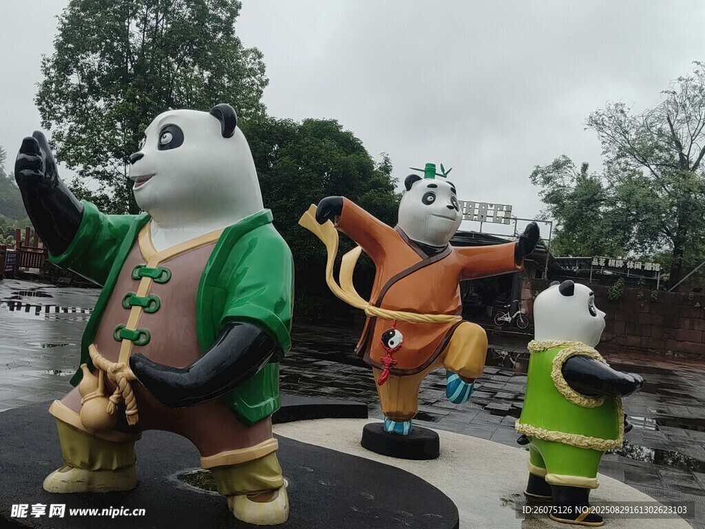 可爱熊猫雕塑欢乐互动
