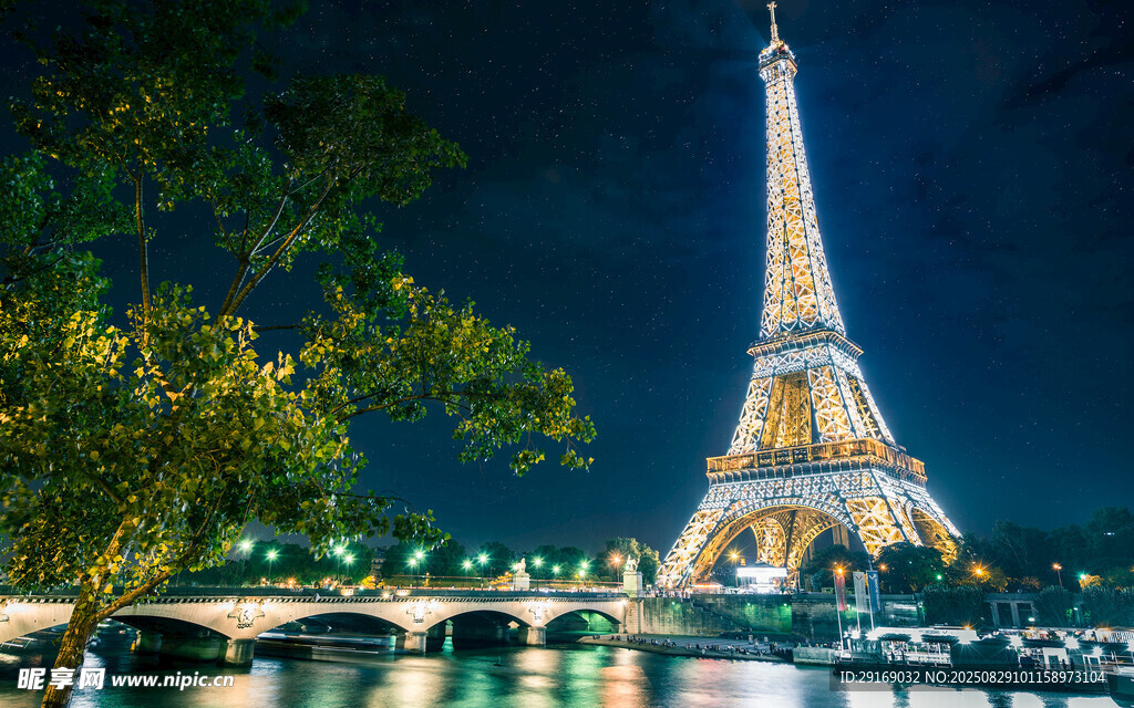 夜晚埃菲尔铁塔璀璨夜景
