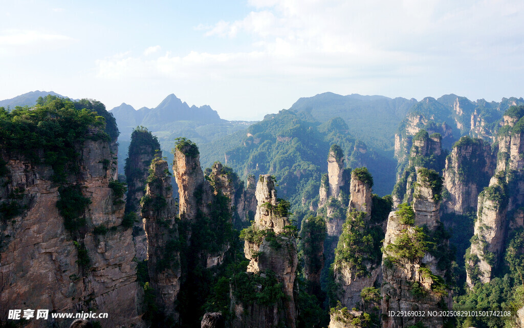 张家界奇峰壮丽景观