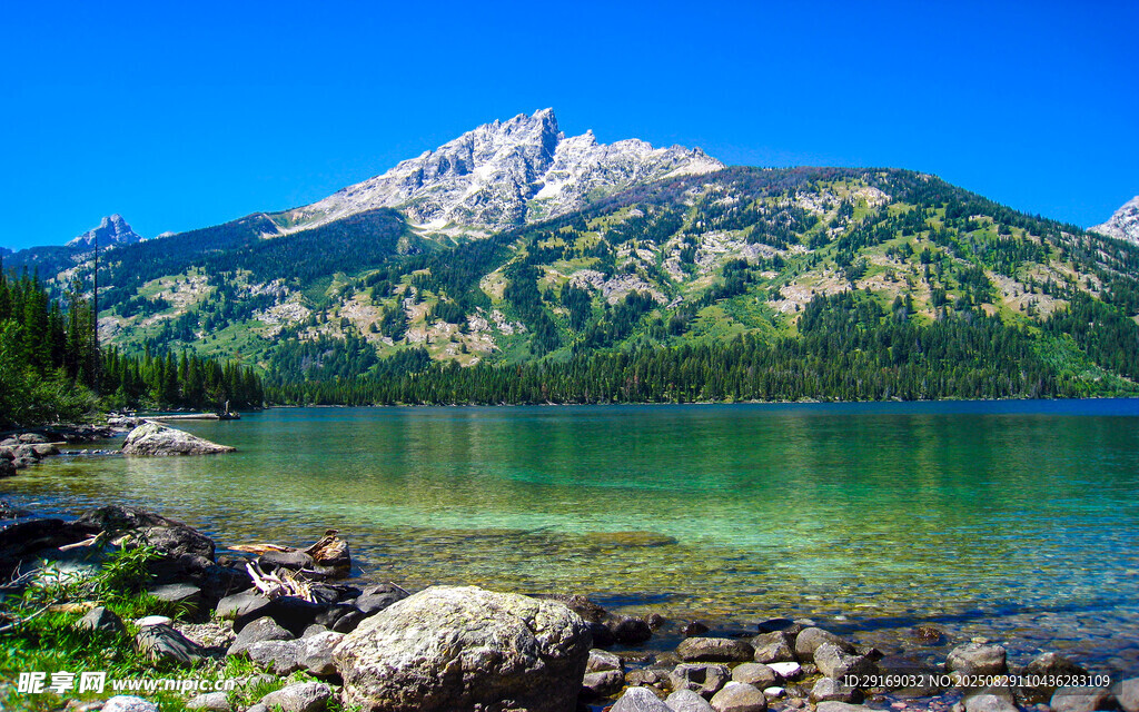 美丽湖山风景