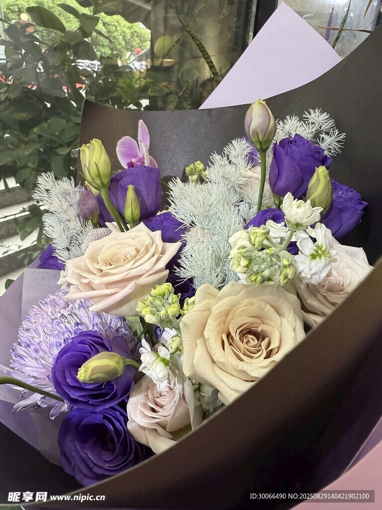 多彩鲜花花束