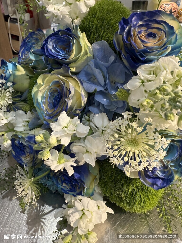 蓝白花卉组合花束