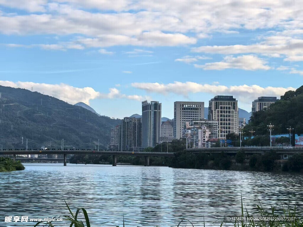 碧水蓝天