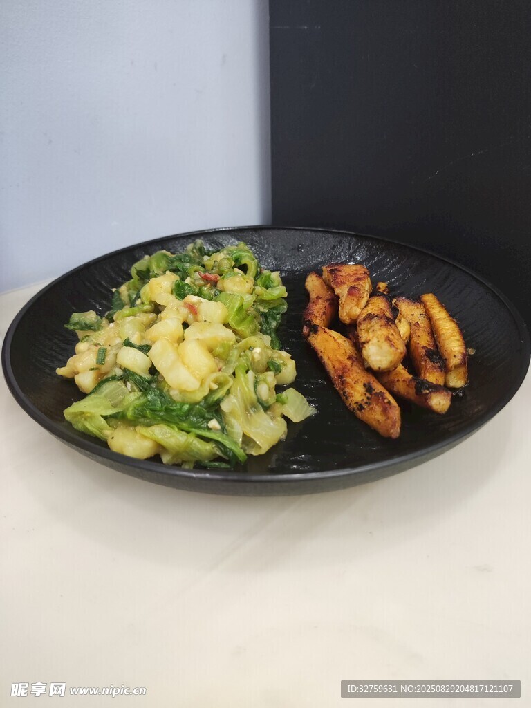 美味蔬菜与烤物拼盘